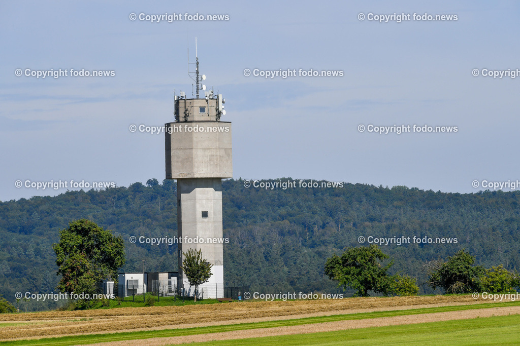 Deutschland_ Baden-Wuerttemberg_ Ebersbach an der Fils_ 11.08.2025-3 | 11.08.2025, Deutschland, GER, Baden-Wuerttemberg, Ebersbach an der Fils, im Bild Themenbild, Ebersbach-Weiler, Wasserturm, Wahrzeichen, Aussichtspunkt, historische Architektur, Wasserversorgung, Rundbau, technisches Denkmal, laendliche Umgebung, Panorama, Dorfstruktur, Ortsteil Weiler, Turmstruktur, Naherholungsgebiet, markante Silhouette, regionale Geschichte, Bauwerk, Landschaftspraegend, Feature, Symbolbild