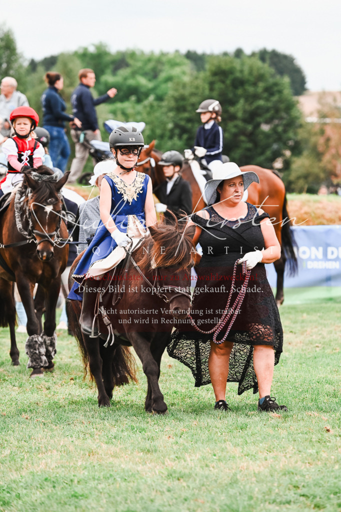 DSC_7380 | Pferde- und Turnierfotografie in Westsachsen. Pferdeportraits, Auftragszeichnungen und intuitive Kunst.