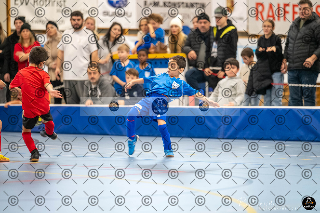 20241124_FCR-Hallenturnier-G_1_157 | Sport und Naturfotografie von Roberto Esposito zeigt echte Momente Bewegung und die Schönheit der Natur. Ausdrucksstarke Bilder schaffen Emotionen.