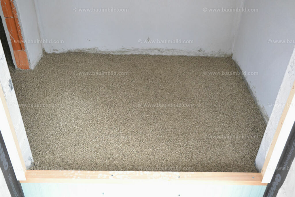bib-lg19-fussbodenaufbau-0106 | Nach LV-Leistungsgruppen sortierte Detailfotos über den Bau eines Hauses. Alle Hausbau-Bilder direkt vom Urheber und Autor der Website Haus-Selber-Bauen.com