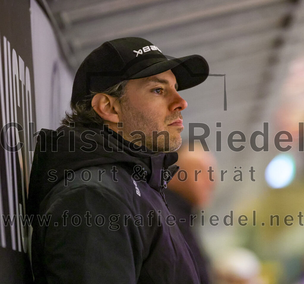 2026-02-15_058_TSV_Erding_gegen_EC_Peiting | Erding, Deutschland, 15.02.2026:Eishockey, Oberliga Süd 2025 / 2026, 47. Spieltag, TSV Erding gegen EC Peiting, Endergebnis: 4:5Co-Trainer Thomas Brandl (Erding Gladiators)Foto: Christian Riedel / fotografie-riedel.net