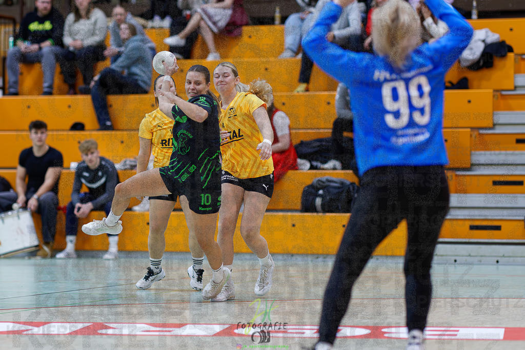 Frauen Oberliga Mitte (HHV); HSG Kleenheim/Langgöns II - HSG Eibelshausen/Ewersbach | Frauen Oberliga Mitte (HHV); HSG Kleenheim/Langgöns II - HSG Eibelshausen/Ewersbach am 01.11.2025 in Oberkleen (Weidig-Halle)Photo © 2025 - Jörg Heinrich - Realisiert mit Pictrs.com