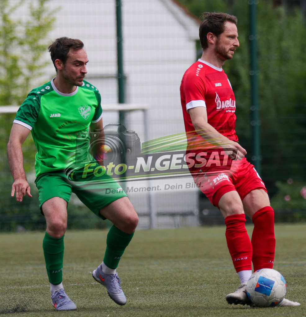 Bünder SV - TV Elverdissen | Auf dem Bild zu sehen: rot Bünder SV: Denis Müller ; grün TV Elverdissen: Kilian Greitschus Bünder SV, TV Elverdissen, Saison 26/27, Kreisliga A, Bünde, Deutschland - Realisiert mit Pictrs.com