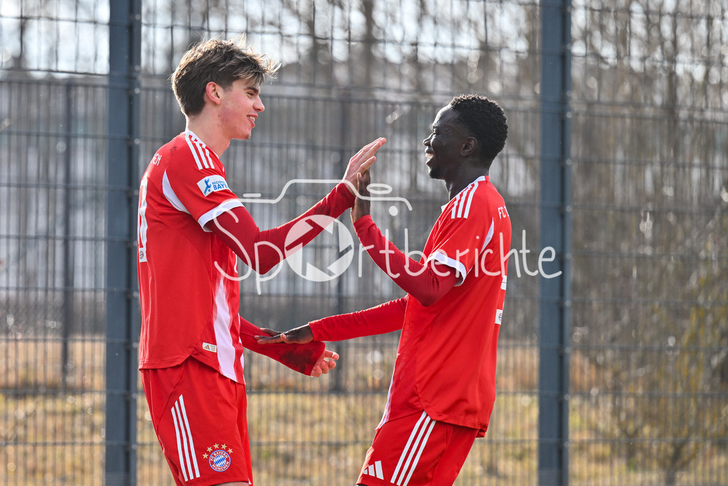 FC Bayern Amateure - FC Viktoria Pilsen U23 | MUNICH, GERMANY - 03. FEBRUARY: Jubel der Bayern nach dem Treffer zum 1-0 durch Guido DELLA ROVERE (FC Bayern München II 10) / Tor / Torschuetze / Freude / Happy während dem Testspiel zwischen den Amateuren des FC Bayern und dem FC Viktoria Pilsen B am FC Bayern Campus