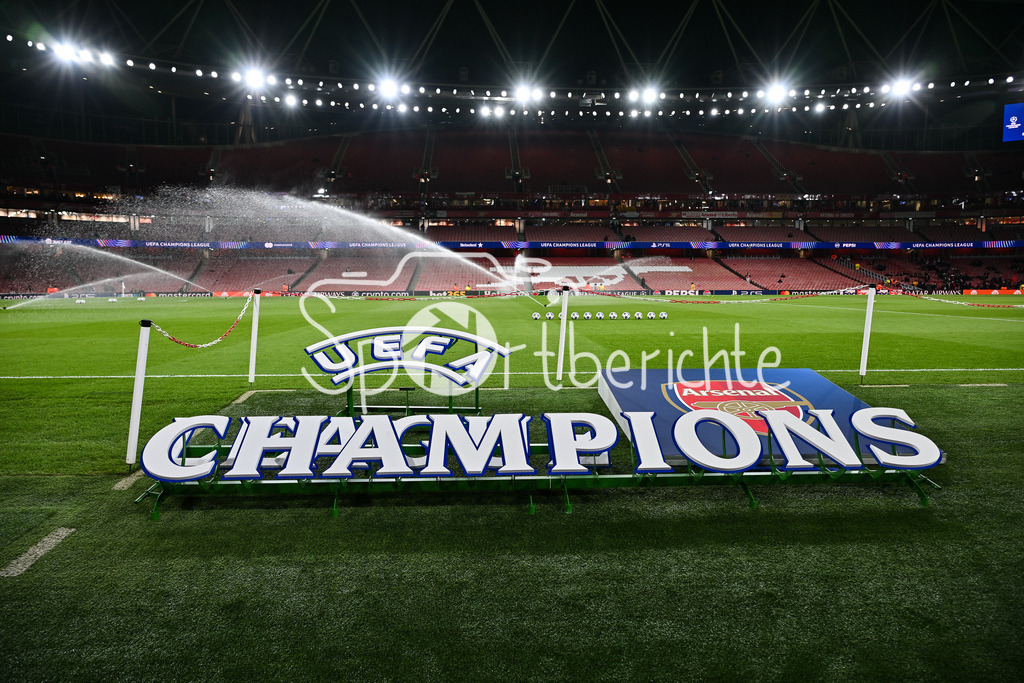 Arsenal FC - FC Bayern München | LONDON, ENGLAND - 26. NOVEMBER: Das Emirates Stadium wartet in London erwartet die Bayern zum Spitzenspiel in der Champions League vor dem Ligaspiel zwischen Arsenal London und dem FC Bayern München am 5. Spieltag der UEFA Champions League im Emirates Stadium am 26.11.2025 / Symbolbild