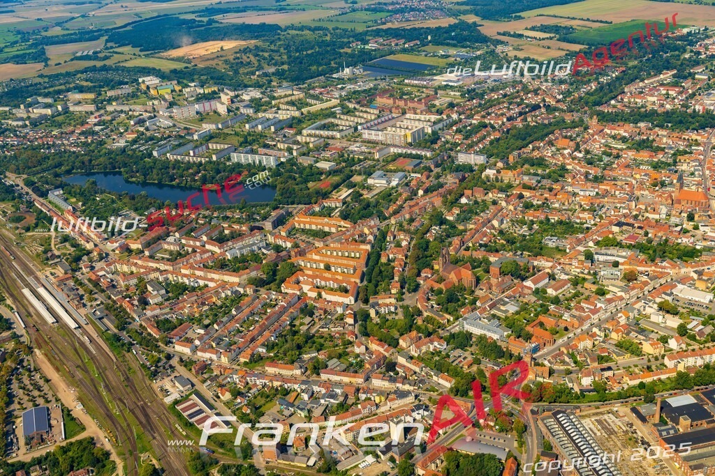 Bild der Stadt Stendal - Die Luftaufnahme wurde 2025 vom UL-Flugzeug heraus erstellt ( keine Drohne ) - Hochauflösende Luftaufnahme - für professionelle Ausdrucke geeignet. Die Geschenkidee !Hier alle&nbsp;Infos zur Lizenzierung der LuftaufnahmeWir fliegen auch dieses Jahr wieder in Ihre Region um Luftbilder zu erstellen.- Luftbild anfragen