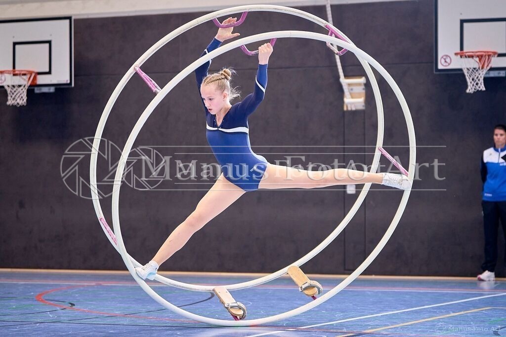 C-DSC03983 | Professionelle Sportfotografie in Hamburg, Schleswig-Holstein und Niedersachsen – spezialisiert auf Rhönrad, Geräteturnen, Leistungsturnen und rhythmische Sportgymnastik. Bundesweite Begleitung von Rhönrad-Events. Jetzt Sport-Fotos - Realisiert mit Pictrs.com