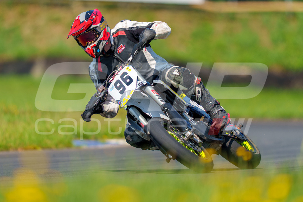 G-Cup + Supermoto Staatsmeisterschaft + Hungarian Supermoto Championship | GRIPcapture steht für authentische Sportfotografie in Österreich – für Momente, die mehr sind als Geschwindigkeit oder Ergebnis. Es geht um Emotion, Spannung, Fokus und den Augenblick, der oft nur einen Wimpernschlag dauert.Ob Motorsport, Teamsport oder 