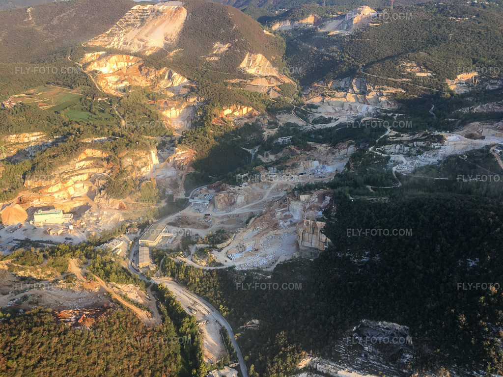 Aerial view: Euro Mas Srl in Nuvolera in the state Brescia, Italy. – Photo: IMG-135037.jpg taken on 09/23/2022 by Werner Riehm/FLY-FOTO.com – Resolution of the original: 4032 x 3024 px – Estrazione di marmi italiani da cave di proprietà | Euro Mas