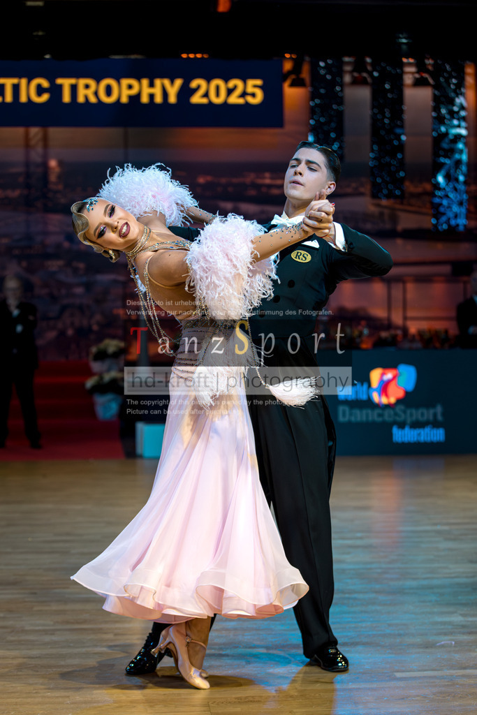 20251214_Baltic-Trophy_2599-2 | Tanzsportbilder, Standardtanz, Lateintanz, WDSF, DTV, LTVB, dancecomp, goc, hessen tanzt, blaues band der spree, walzer, tango, wiener walzer, slowfox, quickstepp, samba, rumba, cha-cha-cha, paso doble. jive, hd-kroft photography, turniertanzsport