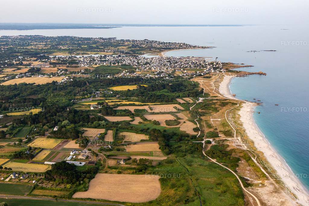 Vue aérienne: Plage de Skividen à Treffiagat dans le département Finistère, France. Photo: IMG_132669.jpg prise le 17/06/2022 par Werner Riehm/FLY-FOTO.eu – Résolution de l'original: 5472 x 3648 px