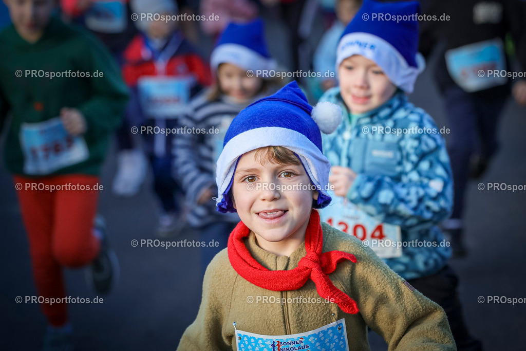 6. Bonner Nikolauslauf; Bonn, 14.12.2025 | Impressionen vom 6. Bonner Nikolauslauf am 14.12.2025 in Bonn (Nordrhein-Westfalen). 