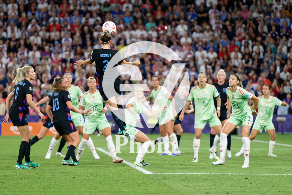 England v Italy - UEFA Women's EURO 2025 Semi-Final | GENEVA, SWITZERLAND - JULY 22:  Lucy Bronze of England heads the ball  during the UEFA Women's EURO 2025 Semi-Final match between England and Italy at Stade de Geneve on July 22, 2025 in Geneva, Switzerland. (Photo by Giuseppe Velletri/Sports Press Photo/Getty Images)