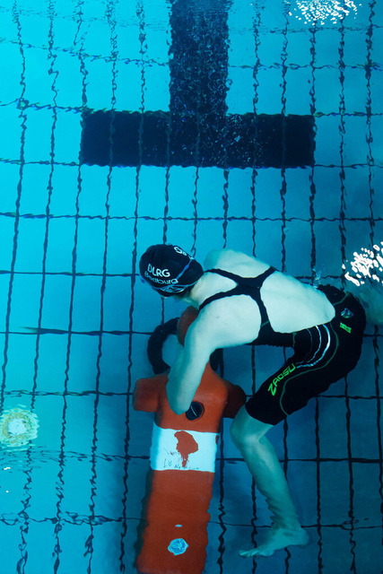 DLRG, Wettkampf, Rettungssport, Landesverbandsmeisterschaften 2026 13.06.2026 | Bedburg, Deutschland - June, 13: Sekul, Finja aus dem Verein DLRG Bedburg im Lauf Nr. 14 der Landesverbandsmeisterschaften 2026 im MonteMare Bedburg. In dem Lauf Nr. 14 traten die Teilnehmenden in der Disziplin 50m Retten gegeneinander an. (Foto: Benedikt Lang (DLRG) - Realisiert mit Pictrs.com