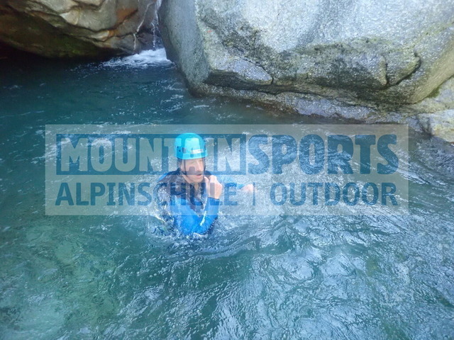 PC020071 | Bestelle die Bilder deines Berg- oder Wasser-Abenteuers mit Mountain Sports bequem von zu Hause aus direkt über unseren Online Fotoshop von pictrs.com. - Realisiert mit Pictrs.com