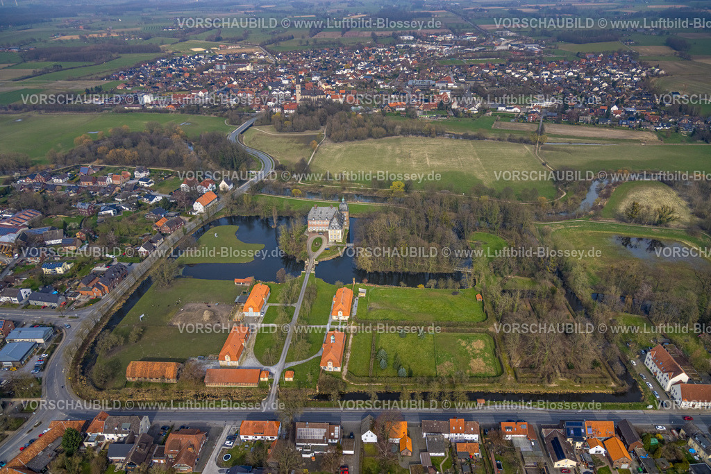 Lippetal240307260 | Luftbild, Renaissanceschloss Wasserschloss Hovestadt mit Barockgarten, Ortsteil Hovestadt, Lippetal, Herzfeld, Nordrhein-Westfalen, Deutschland