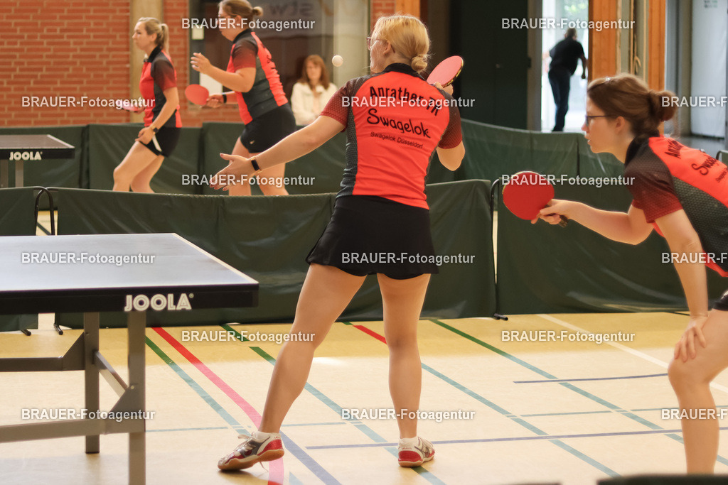 097_KFC_20230815_0001.JPG -  - KFC Uerdingen vs SF Baumberg - Oberliga Niederrhein | Krefeld, Deutschland, 03.09.23:   

Anrather TK RW Damen  (li)Hartkopf (re)Spix

waehrend des Spiels der der NRW Liga zwischen Anrather TK RW Damen  vs 1. TTC SG Dülken in der Kicker-Halle Willich-Anrath   am 03. September  2023 in Willich Anrath. 

(Foto von Michael Adler / Brauer-Fotoagentur)

