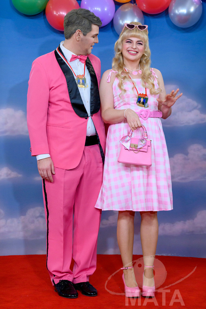 _DWA1783 | Politikerin Katharina Schulze (Grüne) mit ihrem Stellvertreter Johannes Becher (links) bei der TV-Sendung Fastnacht in Franken 2024. Veitshöchheim, 02.02.2024 Bayern Deutschland - Realisiert mit Pictrs.com