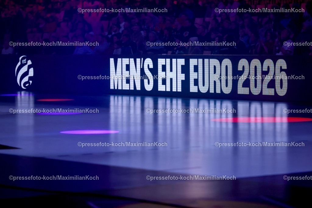 EHF15012601001 | 15.01.2026, Handball, Men's EHF EURO 2026, Spanien - Serbien, Jyske Bank Boxen in Herning, Dänemark, Preliminary Round: Schriftzug Bandenwegrung Nahaufnahme