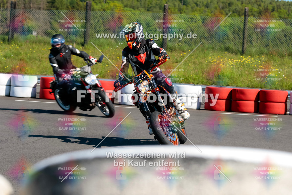 Moto-TeamOBK-21758 | Hier findet Ihr Bilder von Touristenfahrten auf der Nürburgring Nordschleife oder von anderen Veranstaltungen die ich besucht habe. Viel Spass beim Durch Schauen 