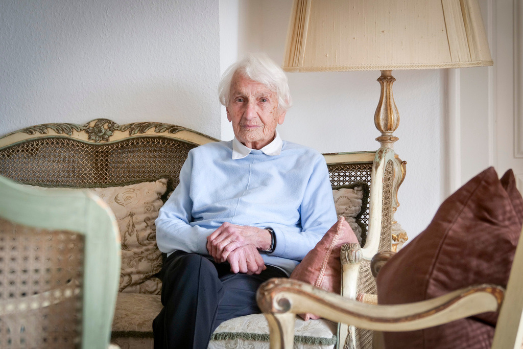 von Staden | Vaihingen / Enz - Wendelgard von Staden ist 99 Jahre alt und Zeitzeugin   des Nationalsozialismus in Deutschland. Sie ist auch Nichte von Konstantin von Neurath, Hitlers erstem Außenminister - Realisiert mit Pictrs.com