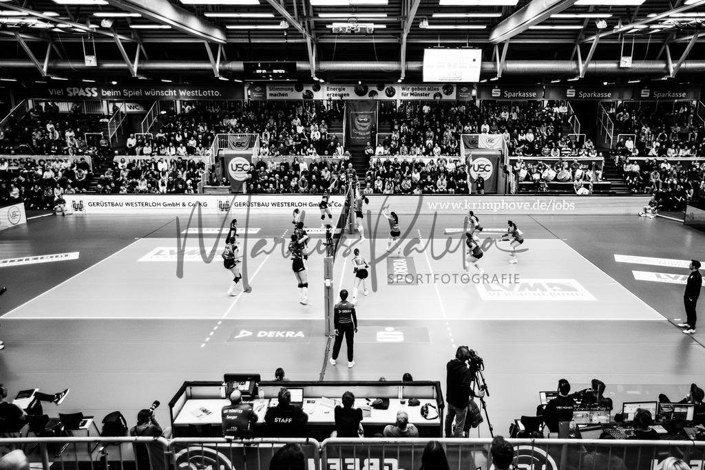 Volleyball, 1. Bundesliga Frauen, Hauptrunde, 8. Spieltag, Saison 2025/2026: USC Münster - Dresdner SC | 1. Bundesliga Frauen, Hauptrunde, 8. Spieltag, Saison 2025/2026, USC Münster empfängt Dresdner SC in der Sporthalle Berg Fidel in Münster. Foto: sportfotografie.ms | Markus Paletta - Realisiert mit Pictrs.com