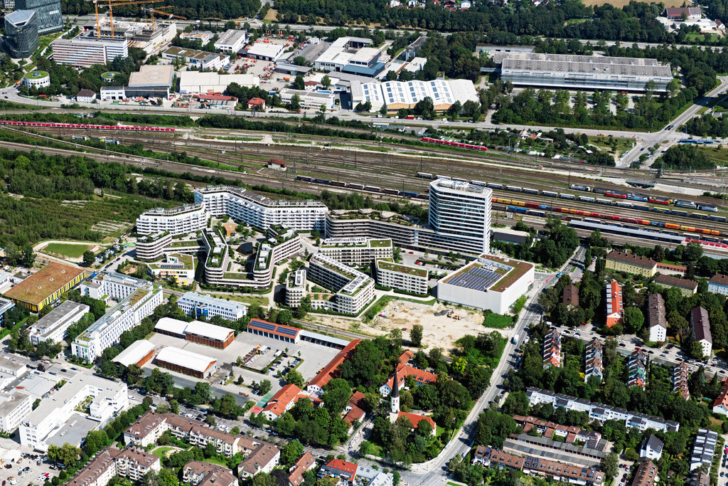 dr__0048444.jpg | MüNCHEN 19.07.2024 Mehrfamilienhaus- Wohnanlage " Baumkirchen Mitte " an der Hermann-Weinhauser-Straße in München im Bundesland Bayern, Deutschland. Weiterführende Informationen bei: CA Immobilien Anlagen Aktiengesellschaft,  FLEISCHER Metallfaszinationen,  Hallertauer Landschaft GmbH & Co. KG,  LEONHARD WEISS GmbH & Co. KG,  Leitner GmbH & Co. Bauunternehmung KG,  MAISCH WOLF ARCHITEKTEN Partnerschaftsgesellschaft mbB,  PATRIZIA Immobilien AG. // Multi-family residential complex " Baumkirchen Mitte " on Hermann-Weinhauser-Strasse in Munich in the state Bavaria, Germany. Further information at: CA Immobilien Anlagen Aktiengesellschaft,  FLEISCHER Metallfaszinationen,  Hallertauer Landschaft GmbH & Co. KG,  LEONHARD WEISS GmbH & Co. KG,  Leitner GmbH & Co. Bauunternehmung KG,  MAISCH WOLF ARCHITEKTEN Partnerschaftsgesellschaft mbB,  PATRIZIA Immobilien AG. Foto: Daniel Reiter