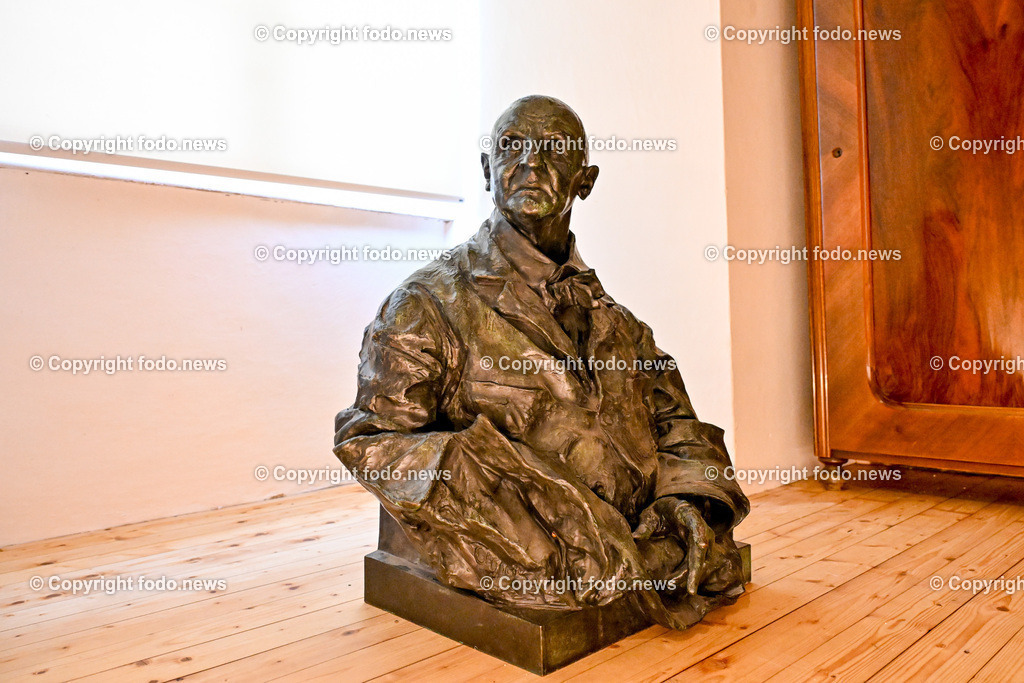 Eroeffnung der Ausstellung_ wie alles begann. Bruckners Visionen_ 02.05.2024-10 | 02.05.2024, St. Florian, AUT, Augustiner Chorherrenstift St. Florian, im Bild Eroeffnung der Ausstellung, wie alles begann. Bruckners Visionen
Anton Bruckner Bueste