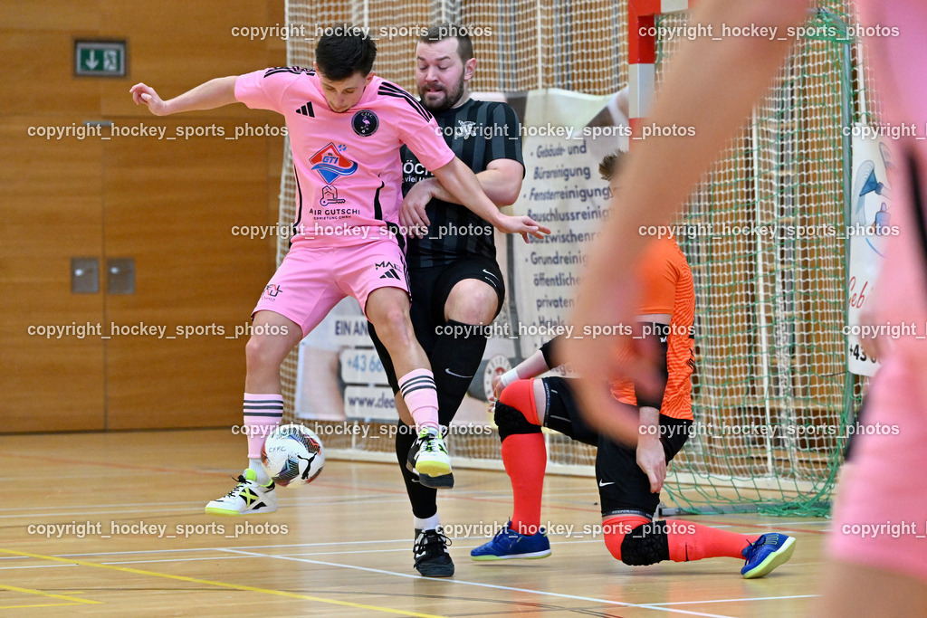 Carinthia Flamengo Futsal Club vs. Dynamo Triestingtal | #17 Hasan Kupinic Carinthia Flamengo, #96 Sebastian Schmidt Dynamo Triestingtal, #27 Markus Lechner Dynamo Triestingtal, Carinthia Flamengo Futsal Club vs. Dynamo Triestingtal, Carinthia Flamengo Futsal Club vs. Dynamo Triestingtal am 29.12.2024 in Villach (Ballspielhalle St. Martin), Austria, (Photo by Bernd Stefan)