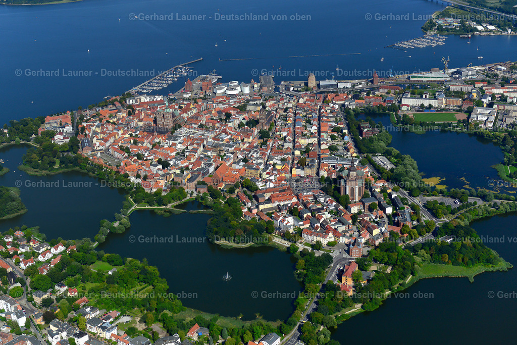3638107 | STRALSUND 25.08.2016 Altstadtbereich und Innenstadtzentrum  in Hansestadt Stralsund an der Ostseeküste im Bundesland Mecklenburg-Vorpommern, Deutschland // Old Town area and city center  in Hansestadt Stralsund at the baltic coast in the state Mecklenburg - Western Pomerania, Germany Foto: Gerhard Launer