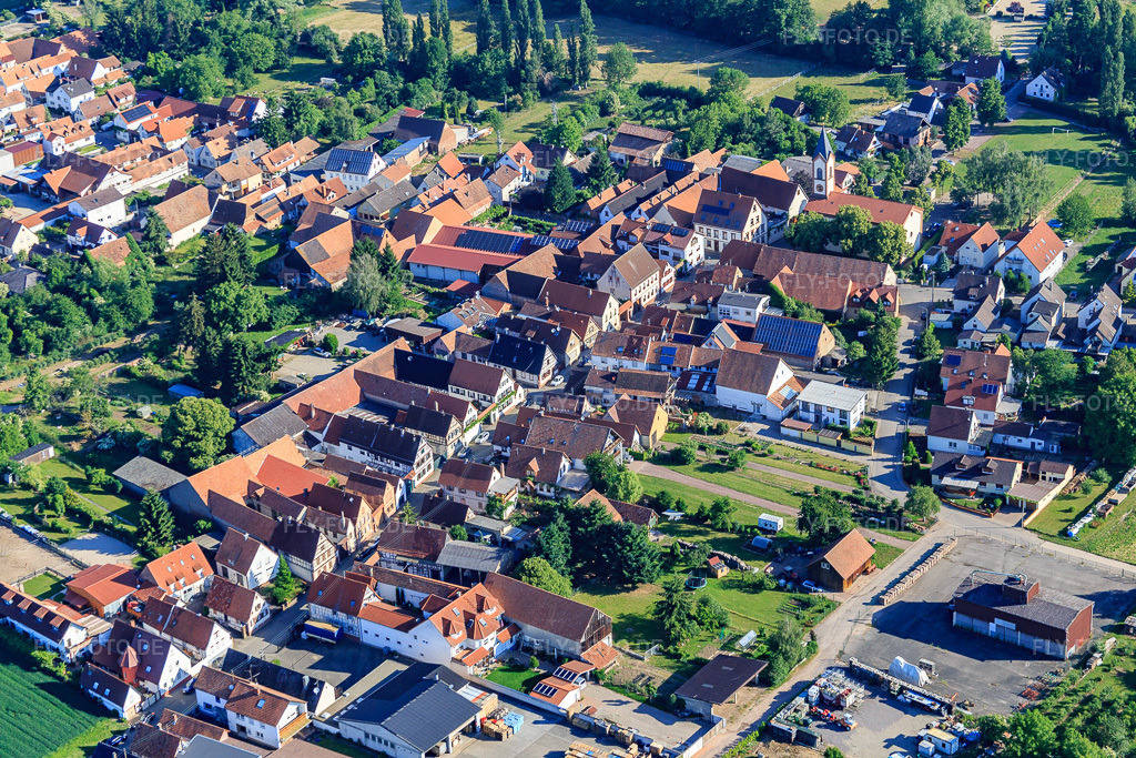 Luftbild: Waldstr im Ortsteil Mühlhofen in Billigheim-Ingenheim im Bundesland Rheinland-Pfalz in Deutschland. Foto: IMG_080114.jpg vom 05.06.2015 durch Werner Riehm/FLY-FOTO.de
