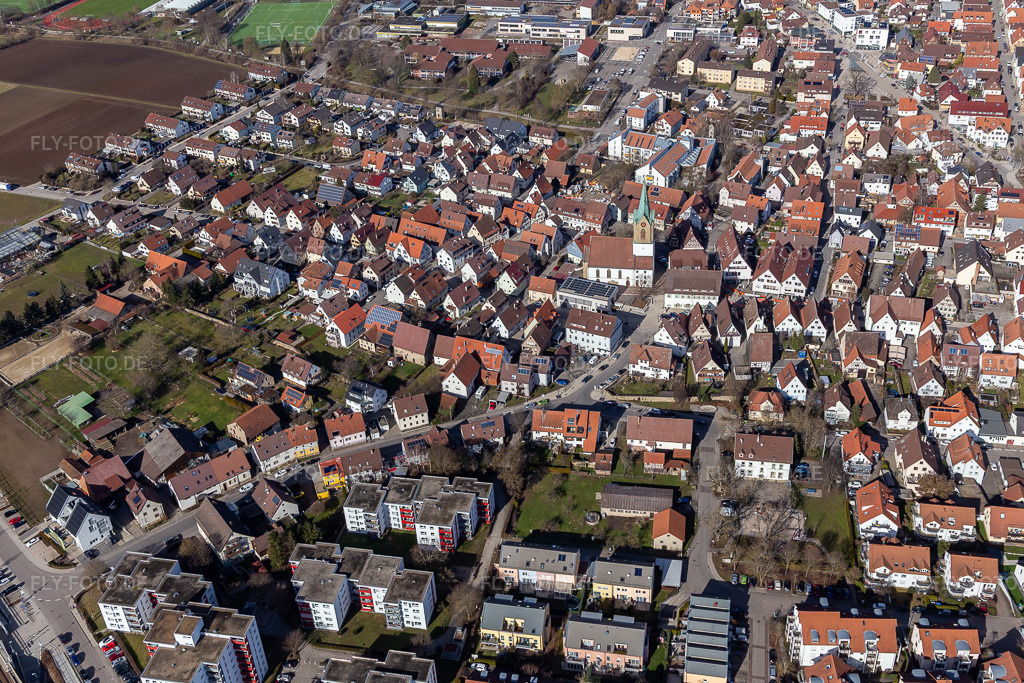Luftbild: Ortszentrum mit Rathaus und Petruskirche aus Süden in Renningen im Bundesland Baden-Württemberg in Deutschland. Foto: IMG_125055.jpg vom 20.02.2021 durch Werner Riehm/FLY-FOTO.de