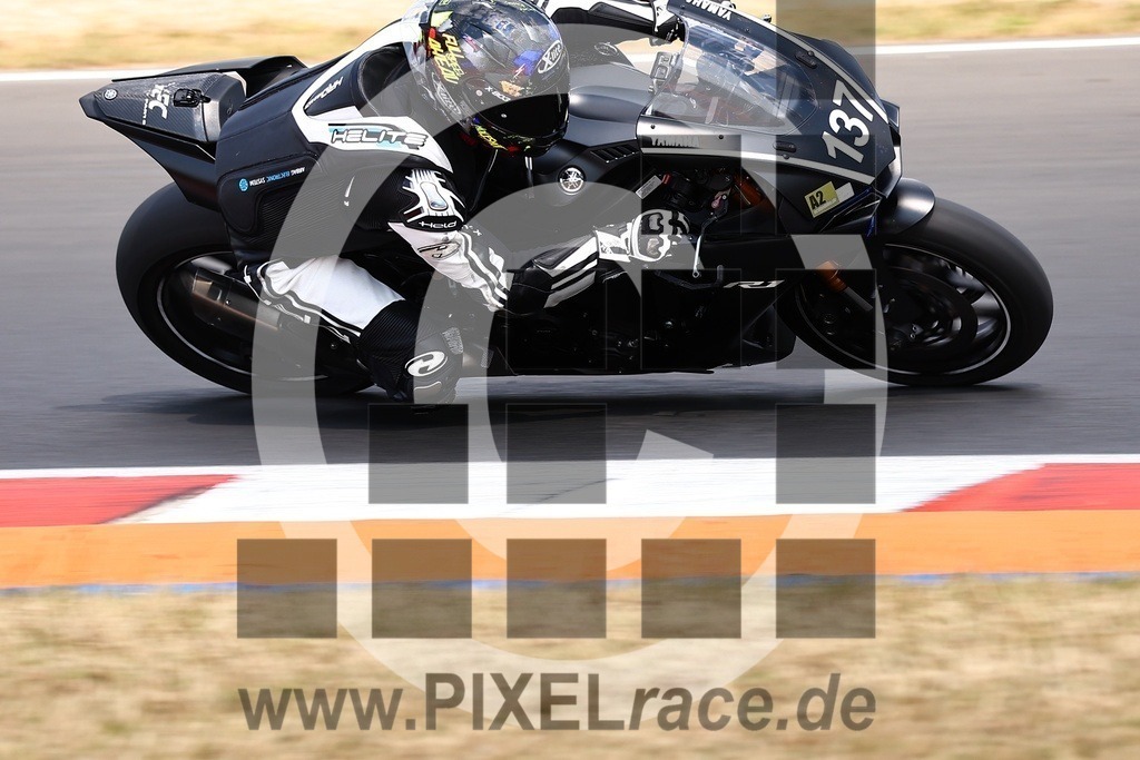 0137-20240725_04489 | Schöne Erinnerungen an spannende Momente - das festzuhalten ist unser Job. PIXELrace.de ist seit 2003 auf den Rennstrecken Europas unterwegs um die Action draußen beim Fahren und die wunderbare Stimmung imm Fahrerlager für euch einzufangen.