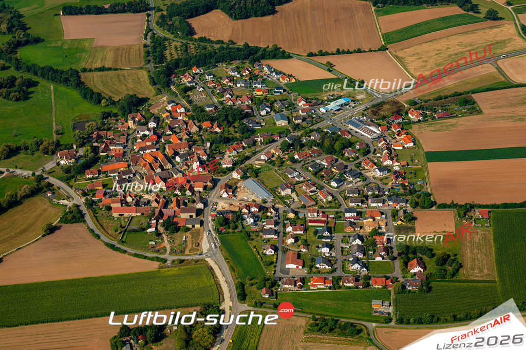 Das Luftbild zeigt : Herrnsdorf Frensdorf - Die Luftaufnahme wurde 2024 vom UL-Flugzeug aus erstellt ( keine Drohne ) - Hochauflösende Luftaufnahme - Für grossformatige Ausdrucke geeignet. Die Geschenkidee !Mit Lizenz und Bildrechte bestellbar