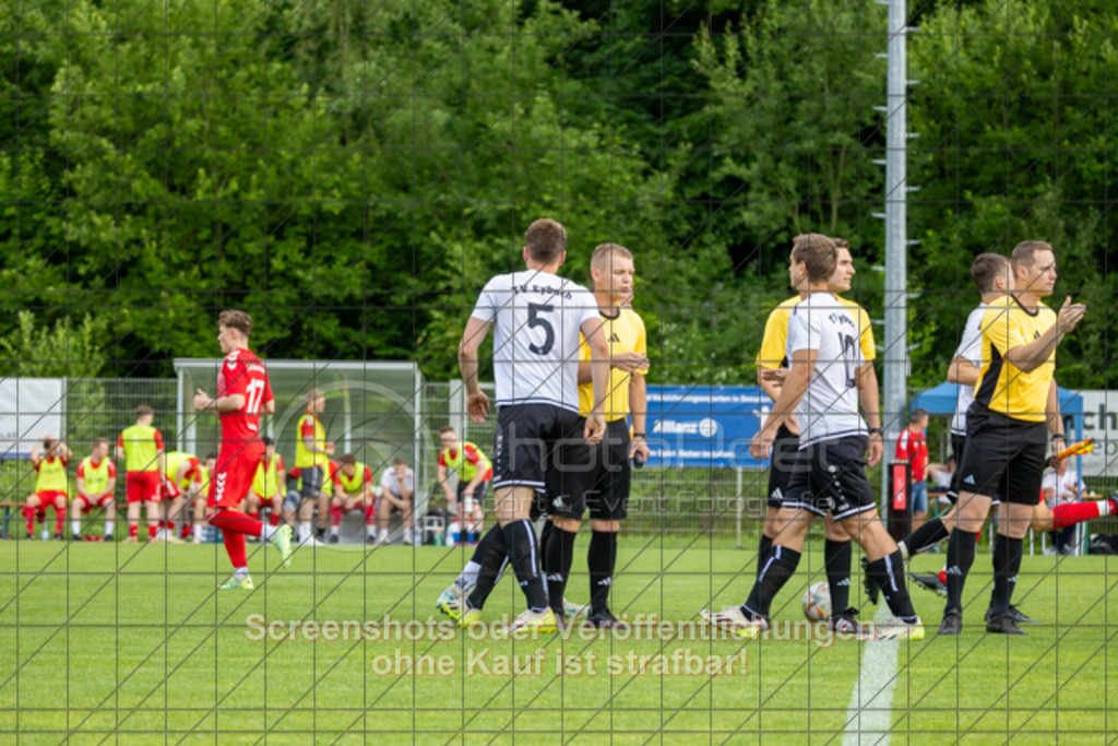 20250616_182836_0118 | #,  TV Eybach (weiß) vs. 1.FC Donzdorf II (rot), Fussball, Entscheidungsspiel 3 in Kreisliga A3 - Bezirk Neckar/Fils, Saison 2024/2025, Rasensportplatz, Staufenecker Str. 41, 73084 Salach, 16.06.2025 - 18:30 Uhr,Foto: PhotoPeet-Sportfotografie/Peter Harich