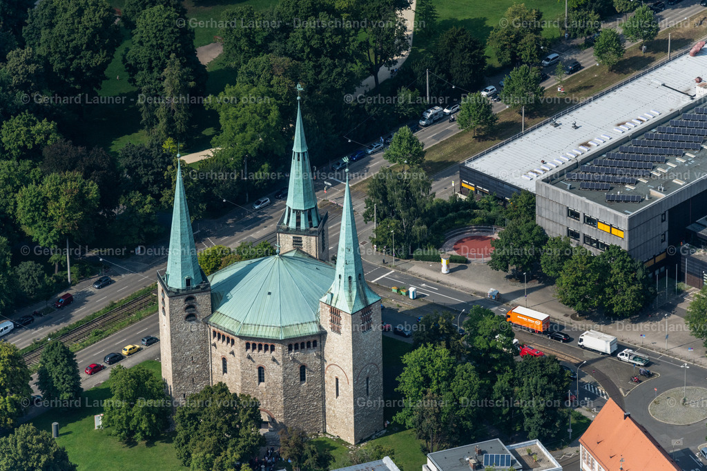 4047439 | NüRNBERG 21.08.2021 Kirchengebäude " Reformations-Gedächtnis-Kirche " im Ortsteil Rennweg in Nürnberg im Bundesland Bayern, Deutschland. Weiterführende Informationen bei: Kirchengemeinde Nürnberg-Maxfeld Pfarramt. // Church building "Reformations-Gedaechtnis-Kirche" in the district Rennweg in Nuremberg in the state Bavaria, Germany. Further information at: Kirchengemeinde Nuernberg-Maxfeld Pfarramt. Foto: Gerhard Launer