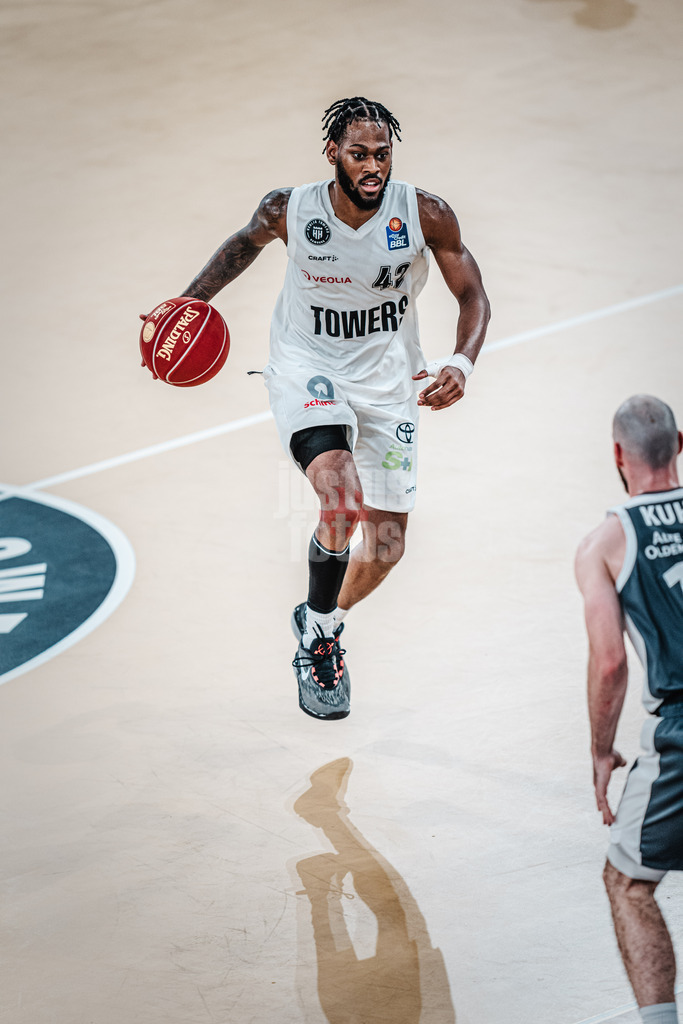 Basketball | Männer | Saison 2023/2024 | easyCredit Basketball Bundesliga | Veolia Towers Hamburg vs. RASTA Vechta | 03.11.2023 | Aljami Durham (#42, Veolia Towers Hamburg)