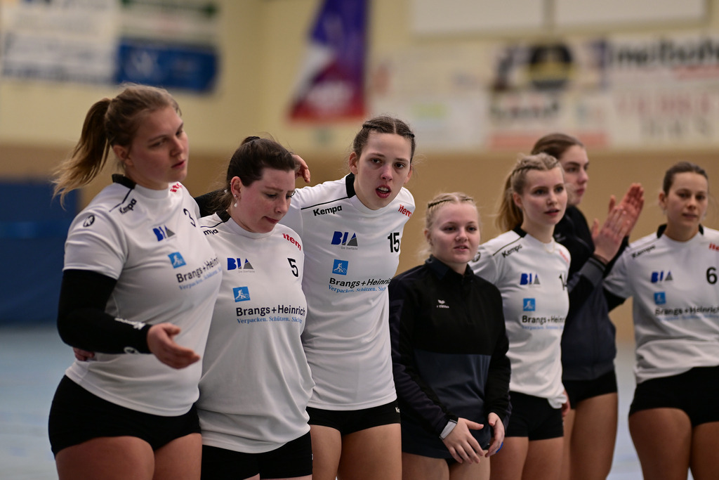 Faustball I Frauen I Saison 2025-2026 I Bundesliga Nord I 7c. Spieltag I MTV Wangersen - Ohligser TV | Der Sportfotograf. - Realisiert mit Pictrs.com