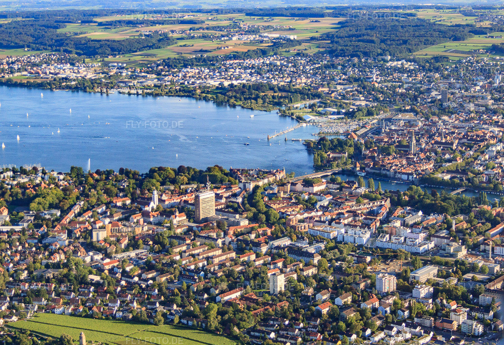 Luftbild: Alte Rheinbrücke zwischen Petershausen und Niederburg im Ortsteil Petershausen in Konstanz im Bundesland Baden-Württemberg in Deutschland. Foto: IMG_71664.jpg vom 30.08.2014 durch Werner Riehm/FLY-FOTO.deAuflösung des Originals: 4462 x 3059 px