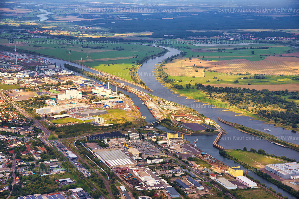 magdeburg_8695 | Die Magdeburger Platte® - das sind die schönsten Luftbilder von Magdeburg & Sachsen-Anhalt auf Acryl, Leinwand oder zum Download. Das ist Luftbildfotografie & Luftbildaufnahmen mit Drohne & Flugzeug.  - Realisiert mit Pictrs.com