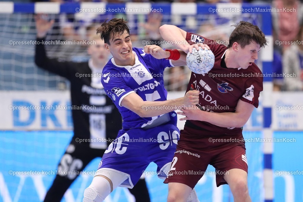 Gum25042501052 | 25.04.2025, Handball, HBL, VfL Gummersbach - 1. VfL Potsdam, Schwalbe-Arena: Julian Köster (GUM #7) gegen Maxim Orlov (VfL Potsdam #22) 