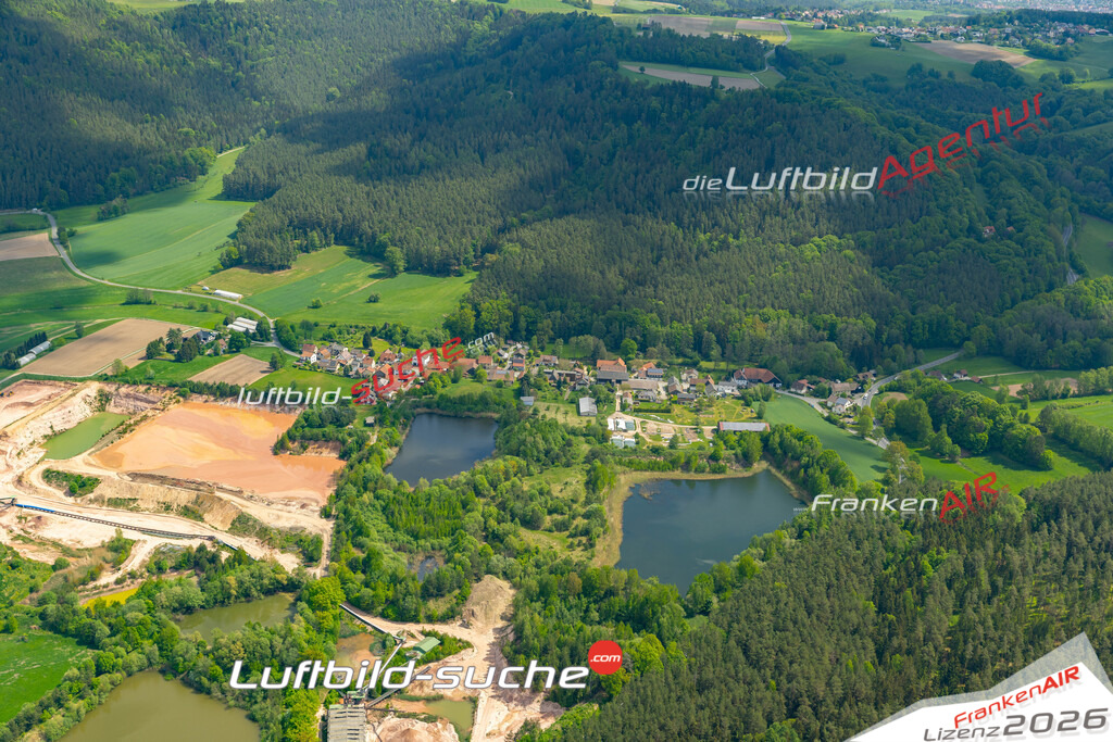 Die Luftaufnahme Burgstall - Mitwitz wurde 2022 vom Flugzeug aus (keine Drohne) erstellt. Hohe Auflösung -für große Poster und Wandbilder geeignet - Garantiert!