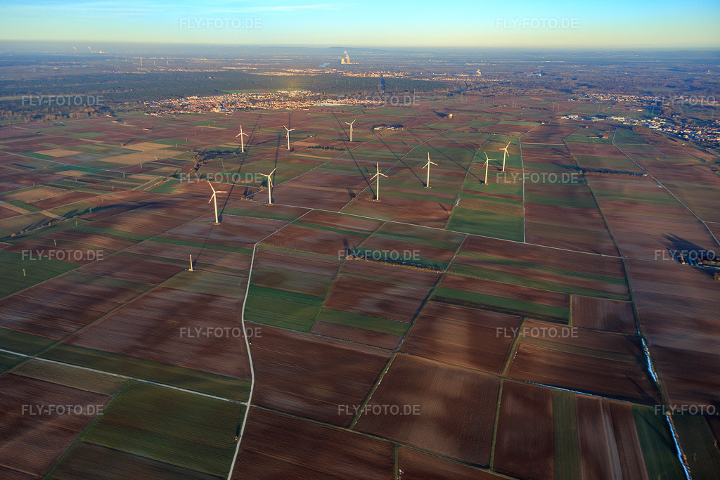 Luftbild: Windpark von Süden in Offenbach an der Queich im Bundesland Rheinland-Pfalz in Deutschland. Foto: IMG_076598.jpg vom 05.01.2015 durch Werner Riehm/FLY-FOTO.de