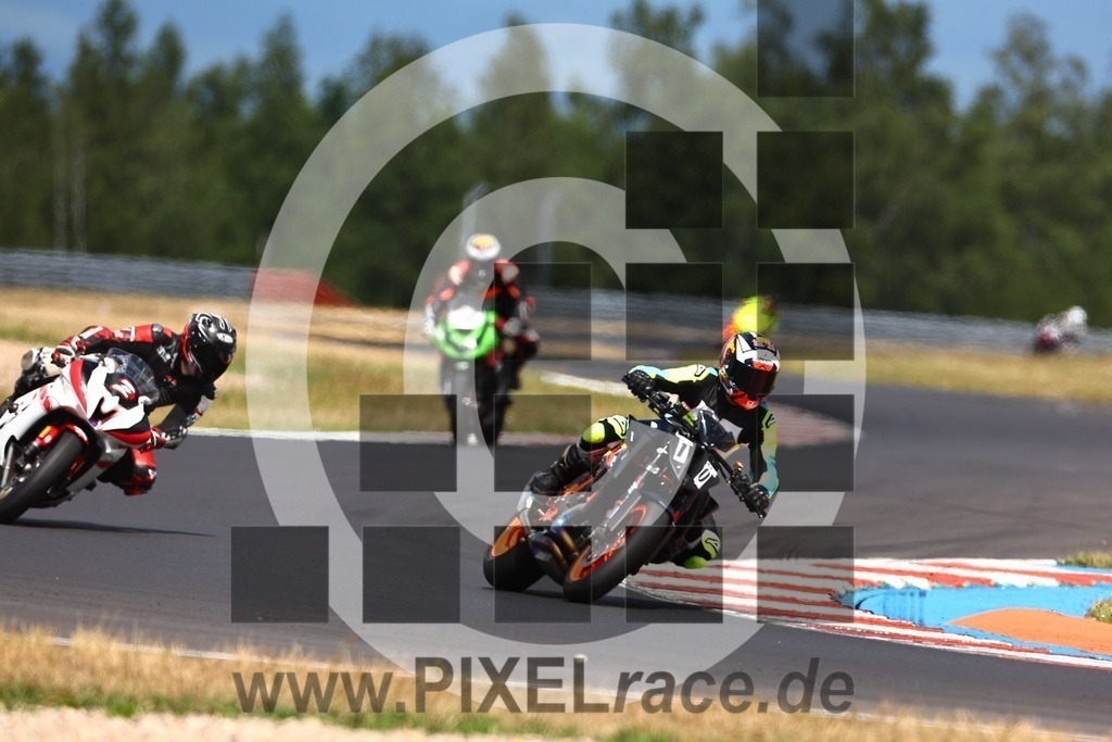 0010-20250718_01238 | Schöne Erinnerungen an spannende Momente - das festzuhalten ist unser Job. PIXELrace.de ist seit 2003 auf den Rennstrecken Europas unterwegs um die Action draußen beim Fahren und die wunderbare Stimmung imm Fahrerlager für euch einzufangen.