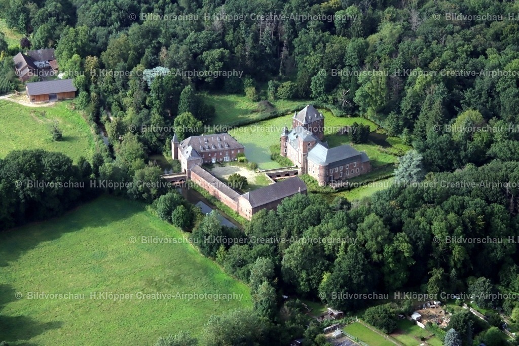 FL 2021.08.11 Jülich Wasserschloss Kellenberg_08 | Luftbilder und Luftbildfotografie , Digital und Printbilder auf Leinwand , Alu Dibond , Acrylglas , Poster oder Download-Datei für private und gewerbliche Verwendung im Shop online bestellen. - Realisiert mit Pictrs.com