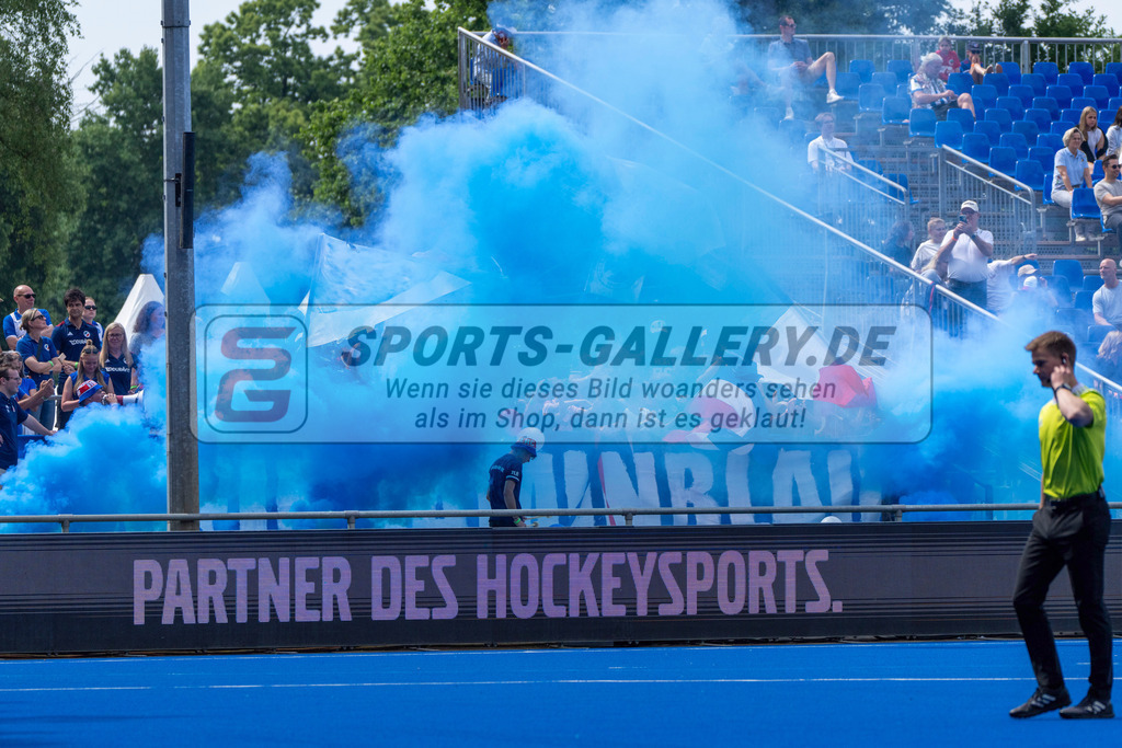 Final4_20250531-1052-HK107429 | Krefeld, Deutschland, 31.05.2025:  Feldhockey Final4 2025 – „Deutsche Feldhockey-Meisterschaften 2025“ im Gerd-Wellen-Hockeyanlage am 31.05.2025 in Krefeld, Deutschland. (Foto von Kramhöller/Fehrmann/Kaste)Krefeld, Germany, 31.05.2025: Feldhockey Final4 2025 – „Deutsche Feldhockey-Meisterschaften 2025“ in Gerd-Wellen-Hockeyanlage at 31.05.2025 in Krefeld, Deutschland. (Foto from Kramhöller/Fehrmann/Kaste)