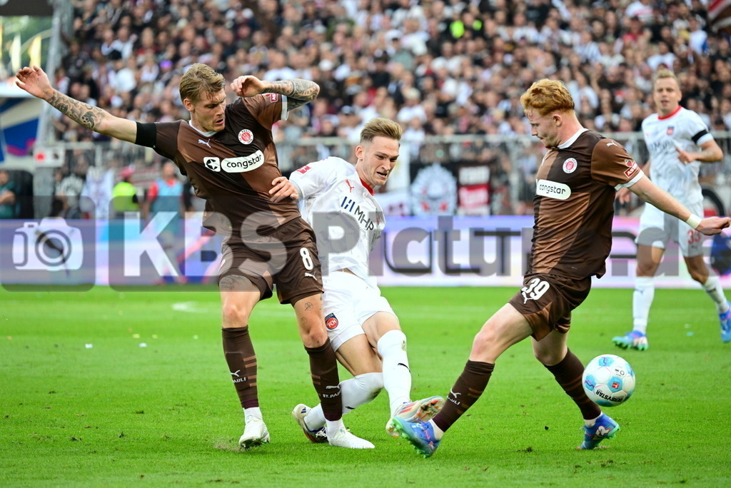 KBS Picture_FCStPauli-Heidenheim_058 | v.l. Smith Eric (St.Pauli) , Breunig Maximilian (1FCHeidenheim) , Wagner Robert (St.Pauli) ,Sportplatz :  Millerntor Stadion, - Realisiert mit Pictrs.com