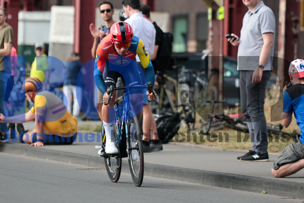 SES_DEUTOU20250820-126 | bond - Realisiert mit Pictrs.com