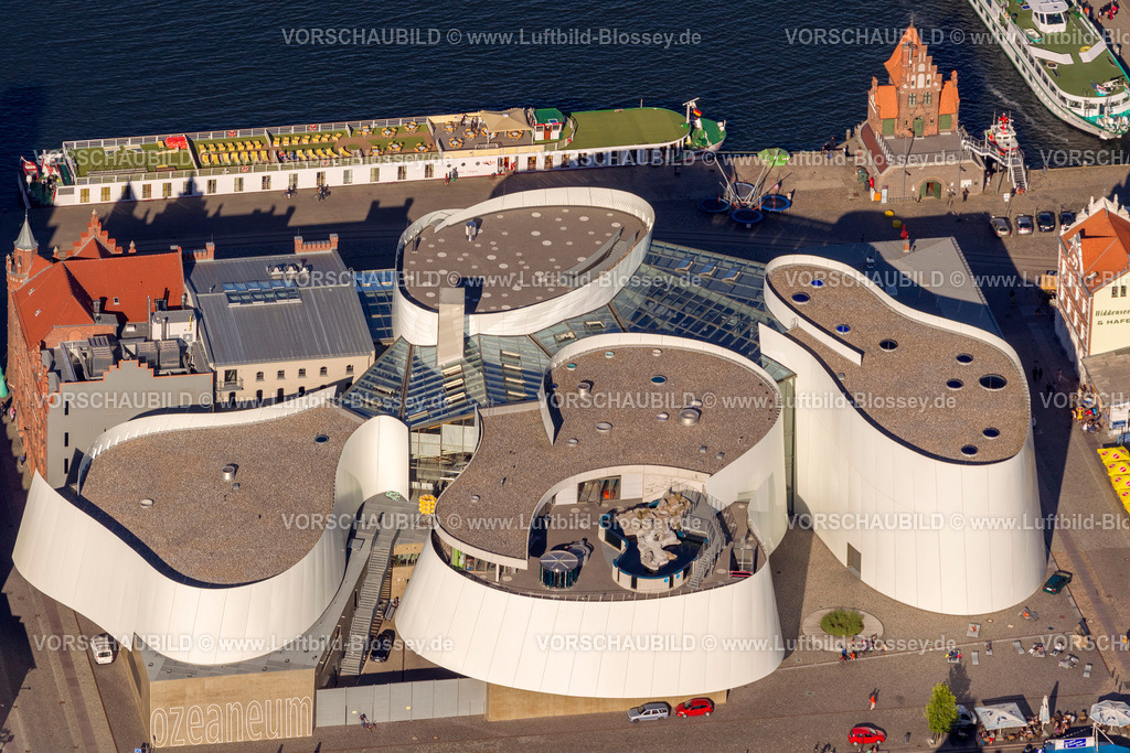 Stralsund12084284 | Hafen, Marina mit dem Deutsche Meeresmuseum und dem Ozeaneum, Stralsund, mit der von Wasser umgebenen Altstadtinsel am Strelasund,  Stralsund, Ostsee, Mecklenburg-Vorpommern, Deutschland, Europa