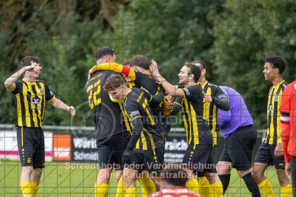 20251005_141429_0326 | #,TSV Ottenbach (gelb) vs. TV Birenbach (rot), Fussball, Kreisliga B8, Bezirk Neckar/Fils, 07. Spieltag, Saison 2025/2026, Rasenplatz, Rasensportplatz, Im Buchs, 73113 Ottenbach, 05.10.2025 - 13:00 Uhr,Foto: PhotoPeet-Sportfotografie/Peter Harich
